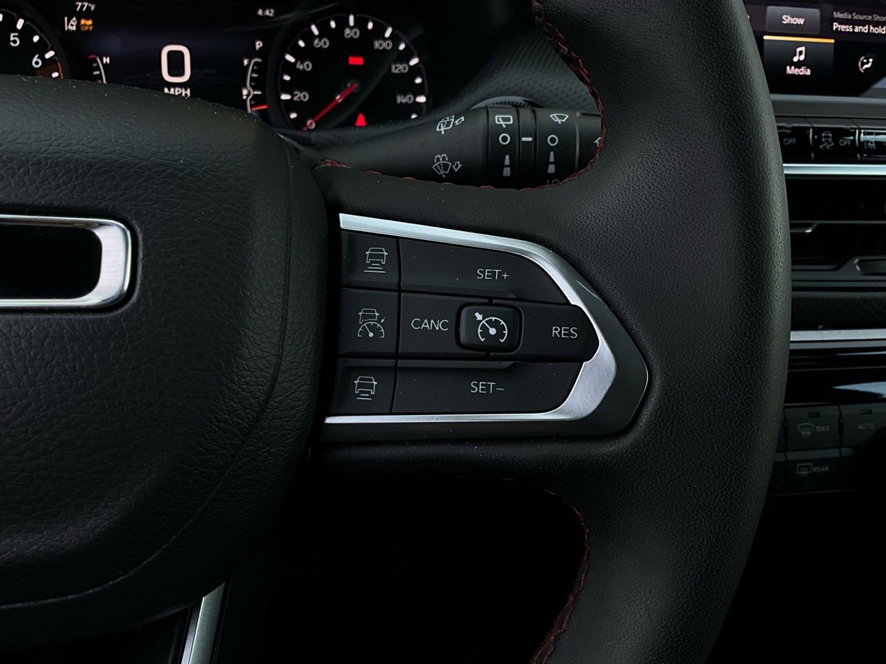 Used 2025 Jeep Compass Trailhawk image 35