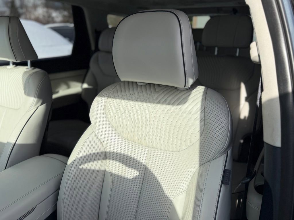 Used 2023 Hyundai Palisade Calligraphy image 18
