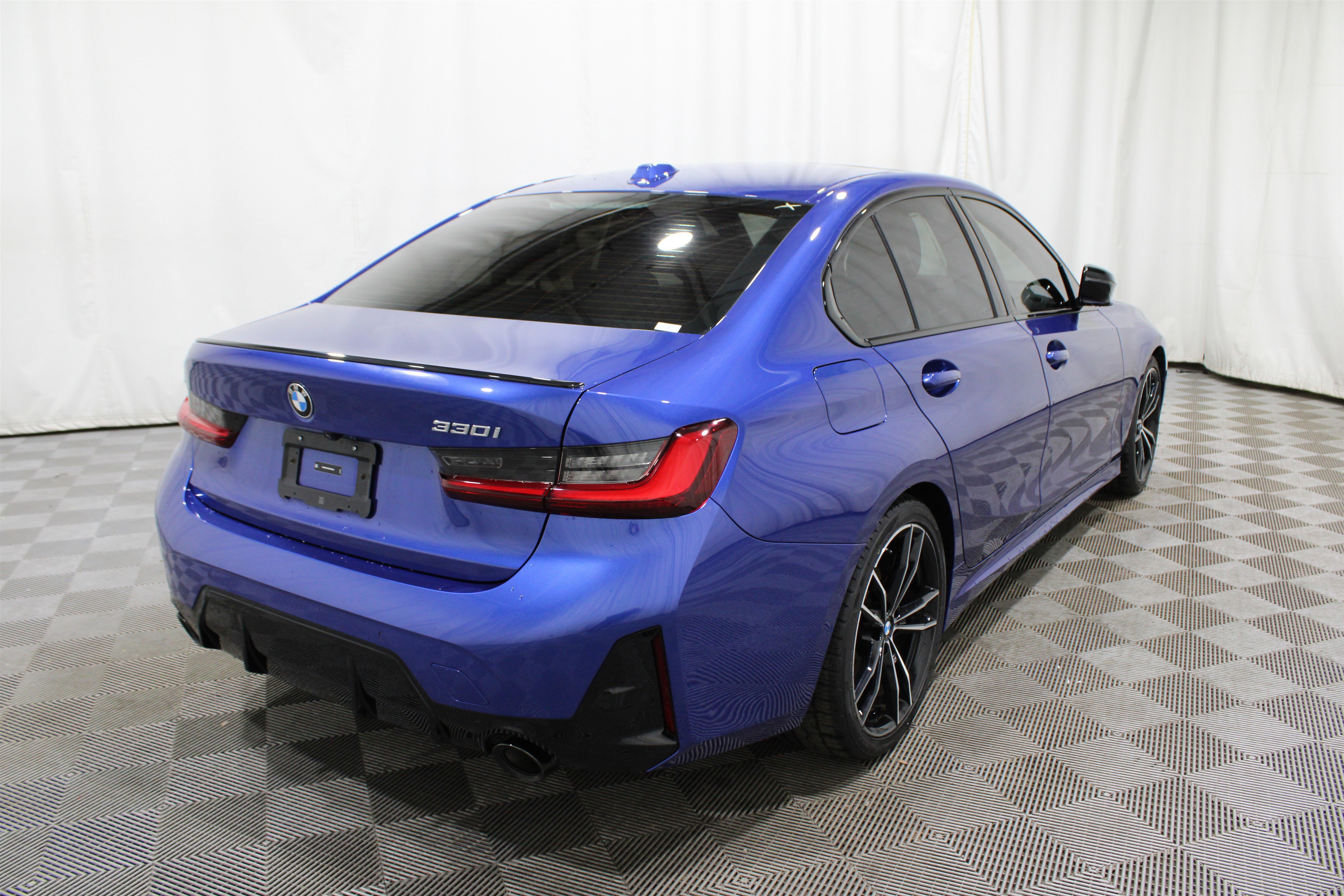 Used 2023 BMW 330i Sedan w/ M Sport Package image 33