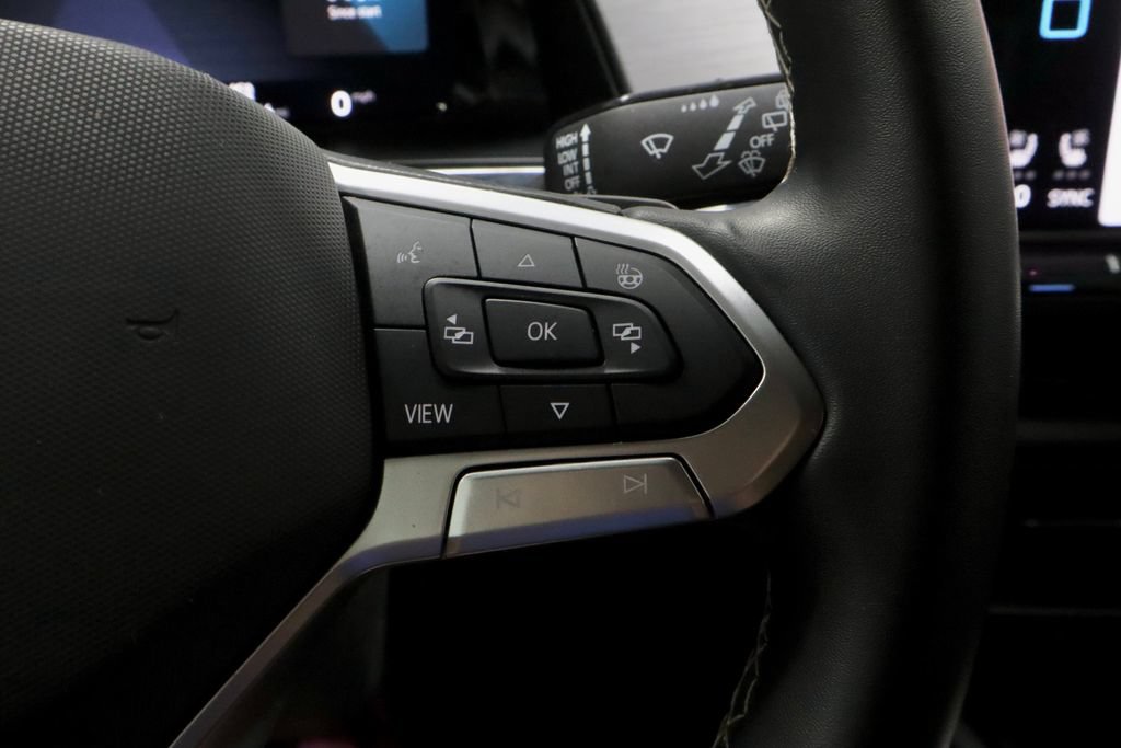 Used 2025 Volkswagen Atlas Cross Sport SE FWD image 30