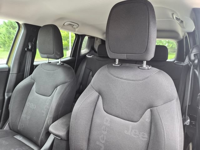 Used 2015 Jeep Renegade Latitude w/ Popular Equipment Group AWD/4WD image 14