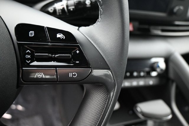New 2026 Hyundai Elantra SEL Sport FWD image 19