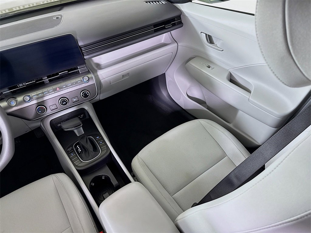 Certified 2025 Hyundai Kona SE image 25