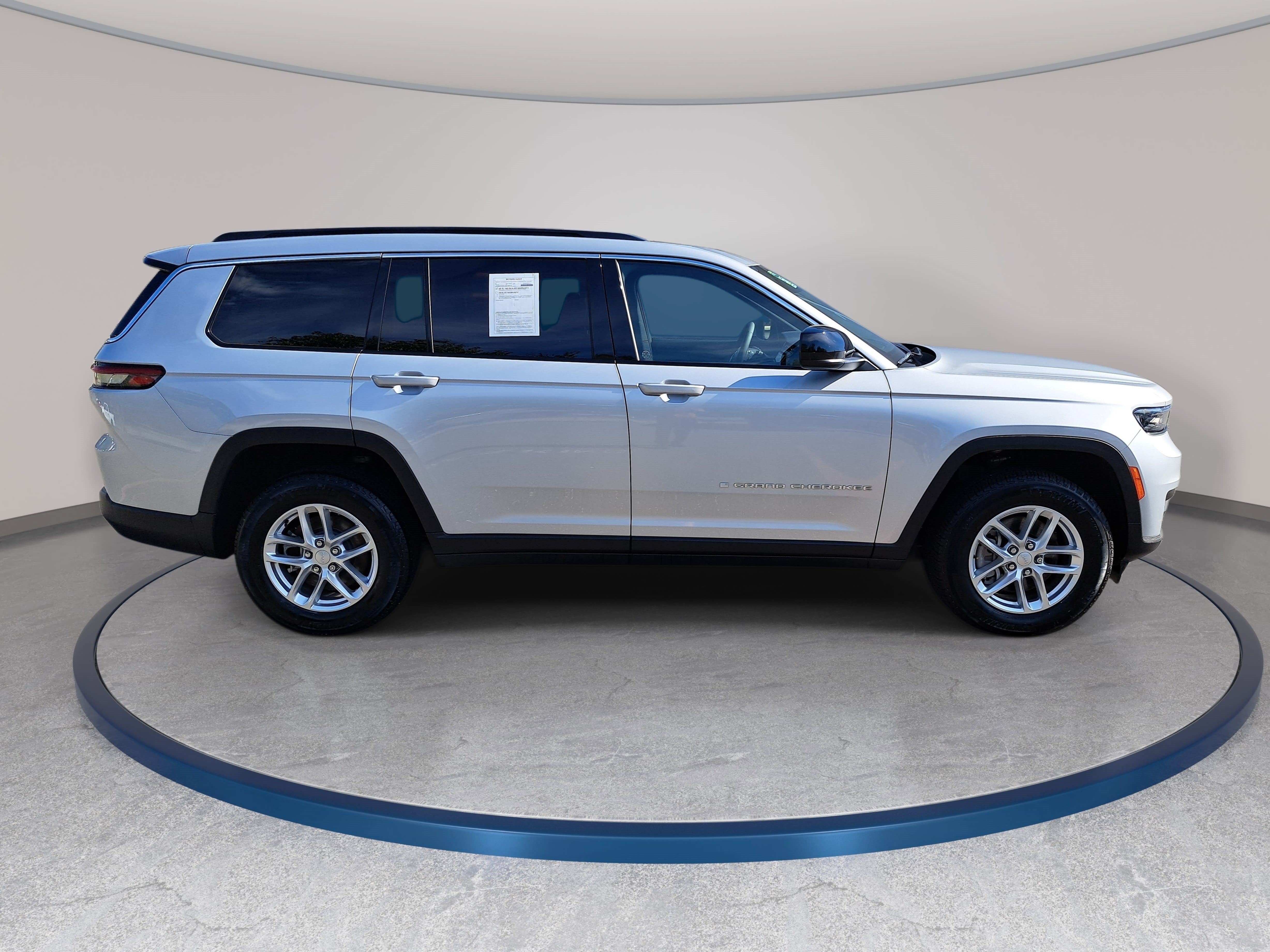 Used 2025 Jeep Grand Cherokee L Laredo w/ Trailer Tow Package AWD/4WD image 4