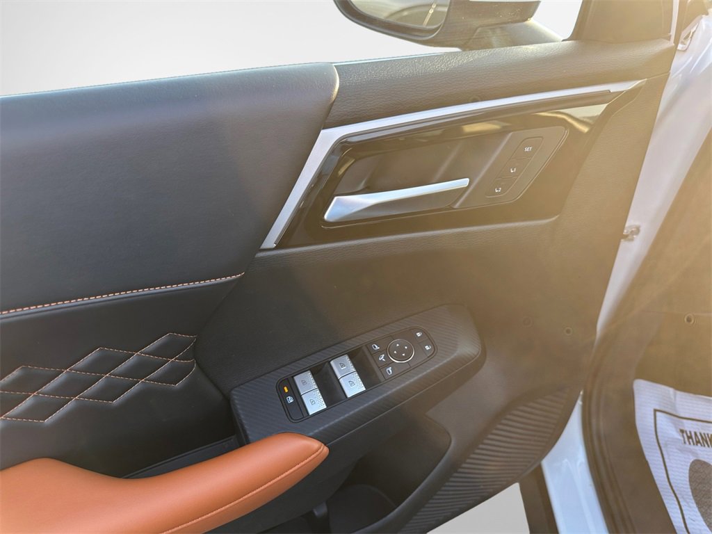 Used 2024 Mitsubishi Outlander SEL image 14