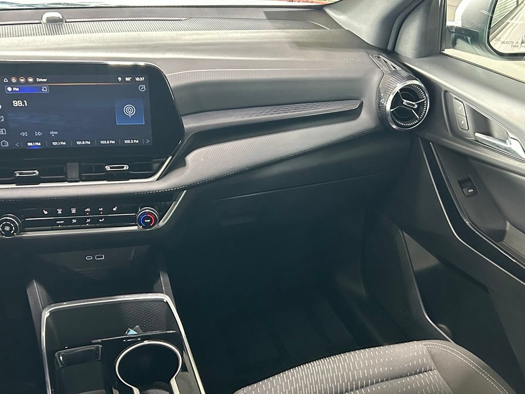 Used 2025 Chevrolet Equinox LT FWD image 10