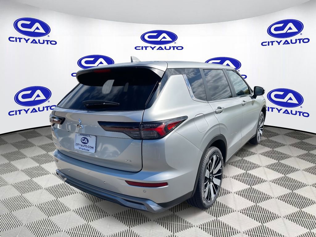 New 2025 Mitsubishi Outlander SE image 3