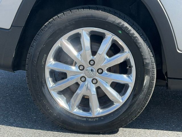 Used 2015 Jeep Cherokee Limited w/ Technology Group image 18