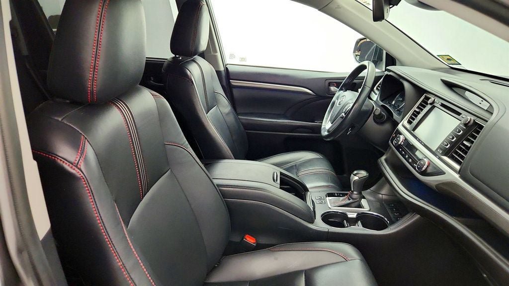 Used 2019 Toyota Highlander SE AWD/4WD image 23