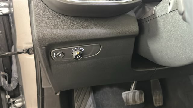 Used 2023 Buick Envision Essence AWD/4WD image 19