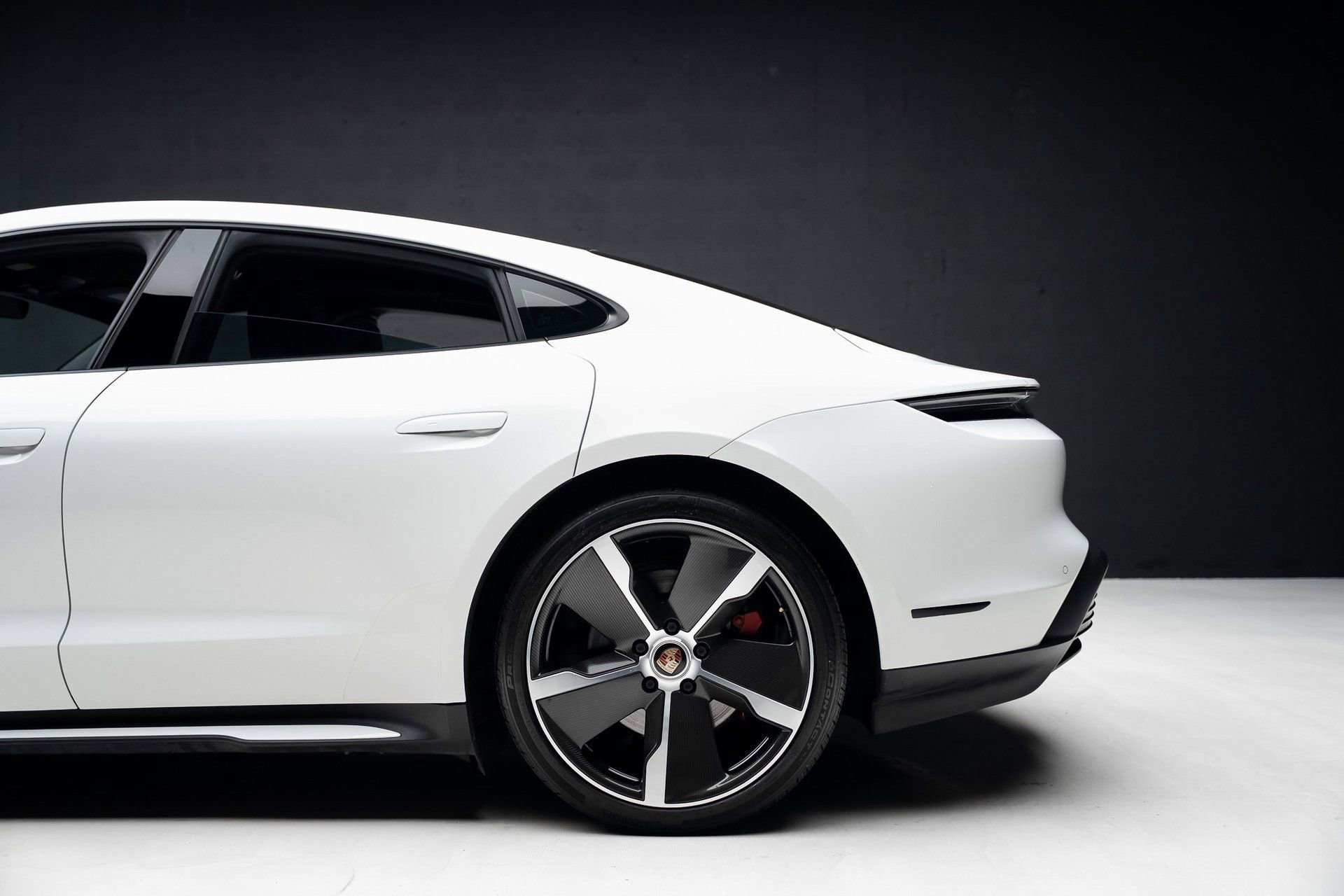 Used 2022 Porsche Taycan image 19