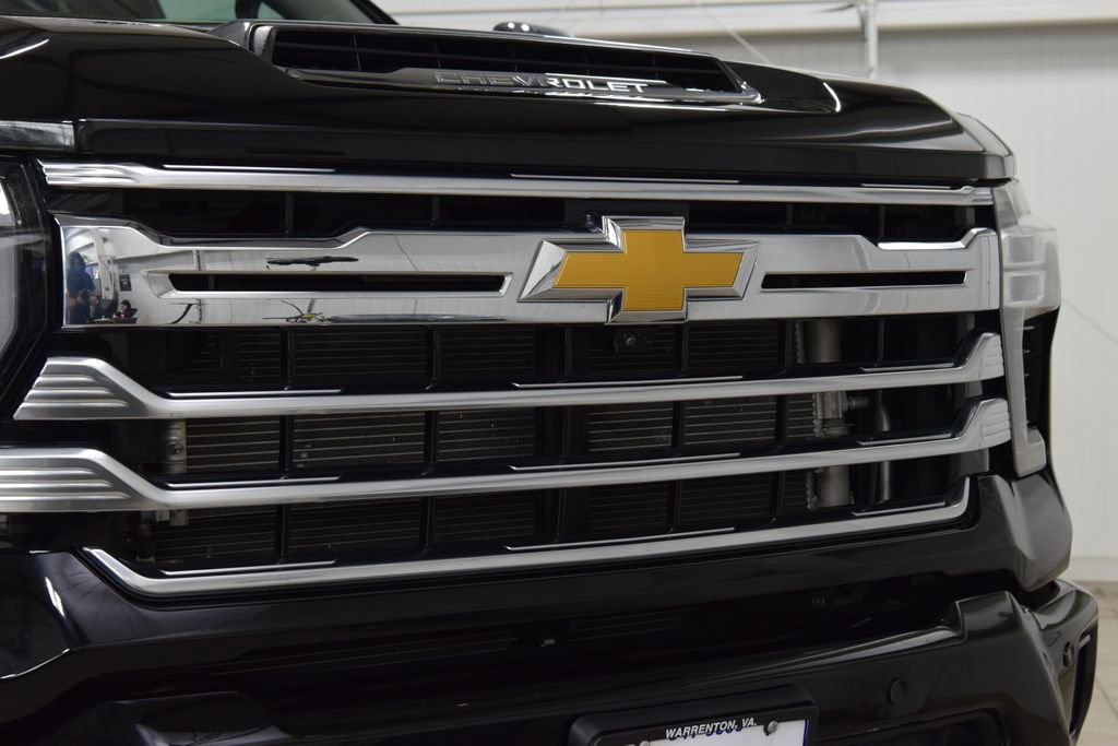 Used 2024 Chevrolet Silverado 3500 High Country w/ Technology Package AWD/4WD image 11