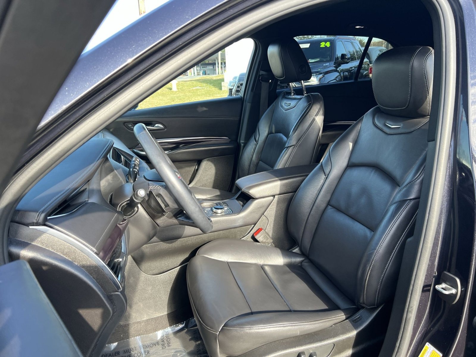 Used 2022 Cadillac XT4 Luxury w/ Cold Weather Package image 13