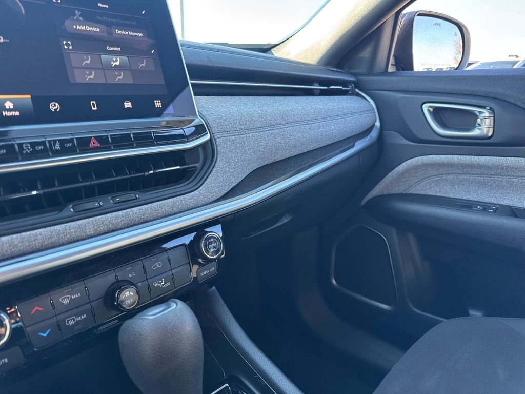 Used 2023 Jeep Compass Sport image 21