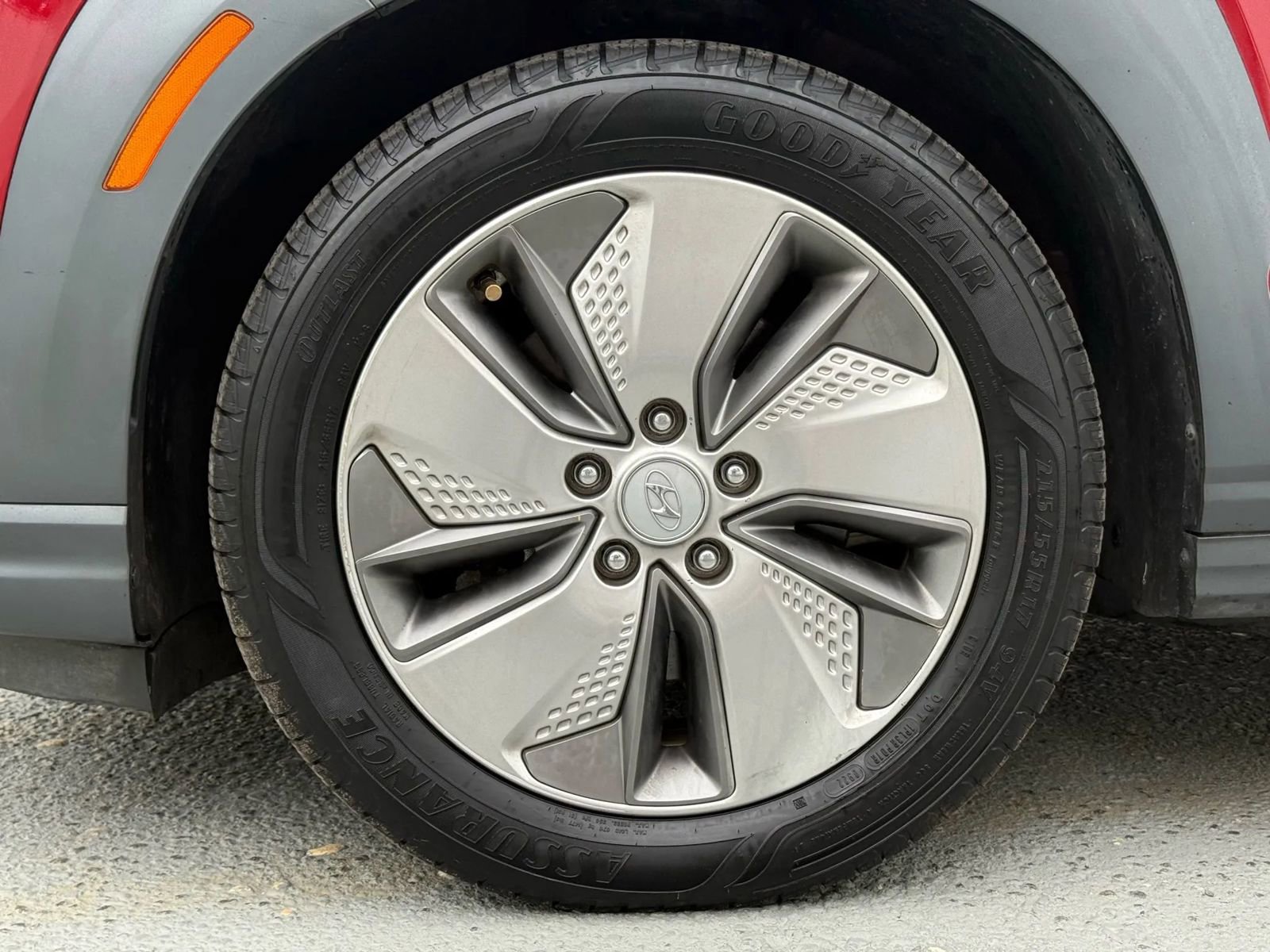 Used 2021 Hyundai Kona Limited w/ Cargo Package image 30