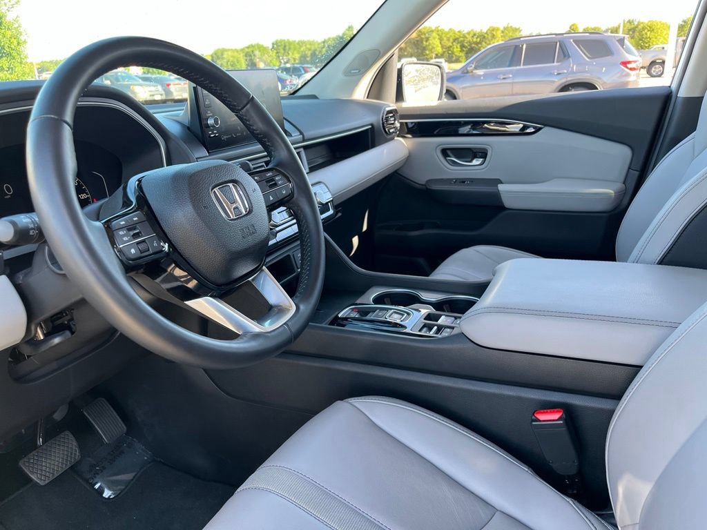 Certified 2025 Honda Pilot Touring image 20