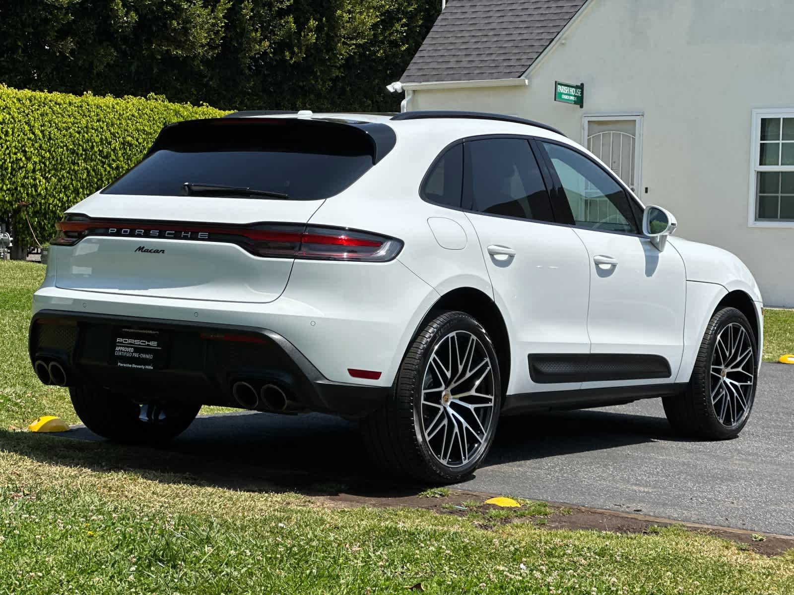 Certified 2026 Porsche Macan AWD/4WD image 8