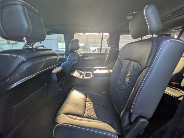 Used 2023 Jeep Grand Wagoneer Series III image 11