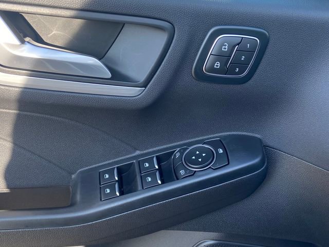 New 2025 Ford Escape SE w/ PHEV Premium Package FWD image 10