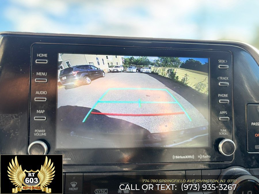 Used 2021 Toyota Highlander LE AWD/4WD image 22