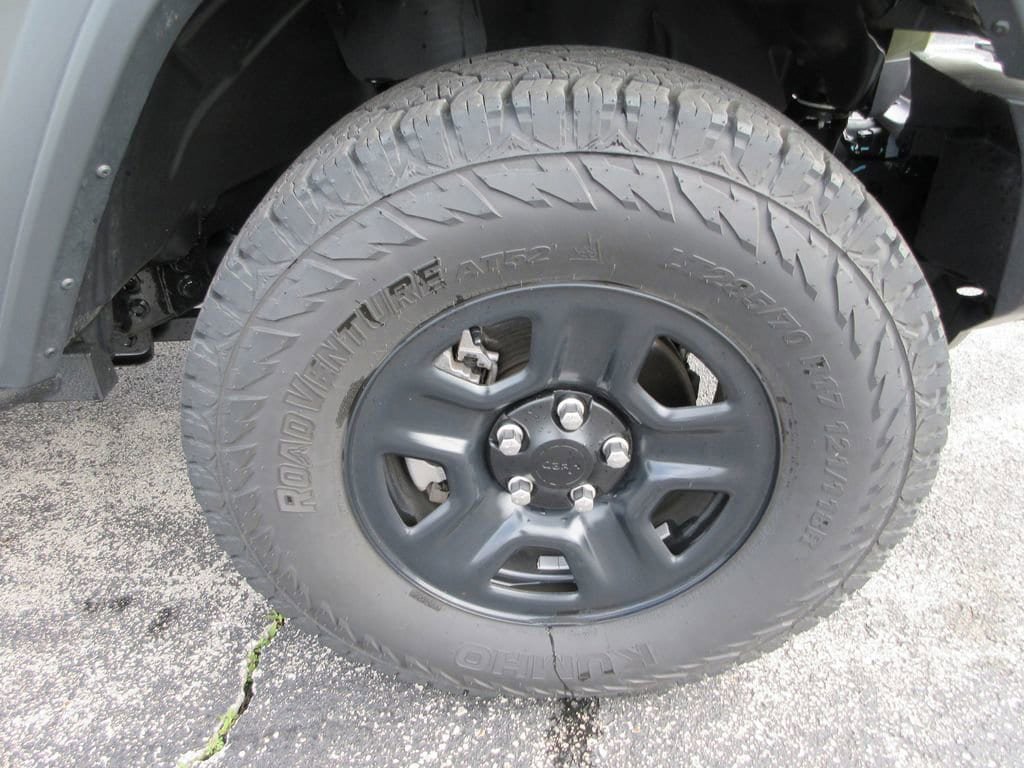 Used 2025 Jeep Wrangler Sport AWD/4WD image 9