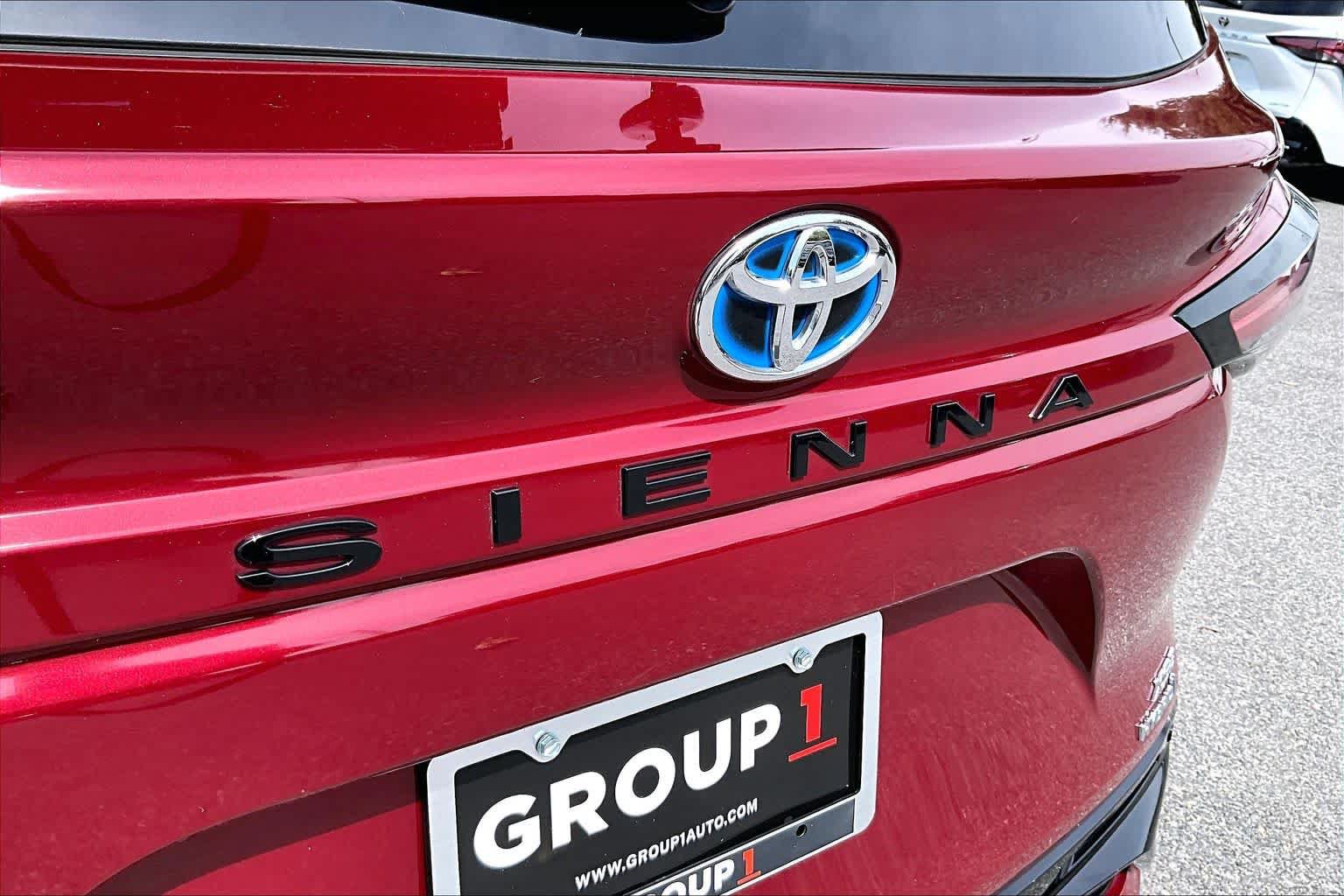 Used 2024 Toyota Sienna XSE w/ XSE Plus Package AWD/4WD image 31