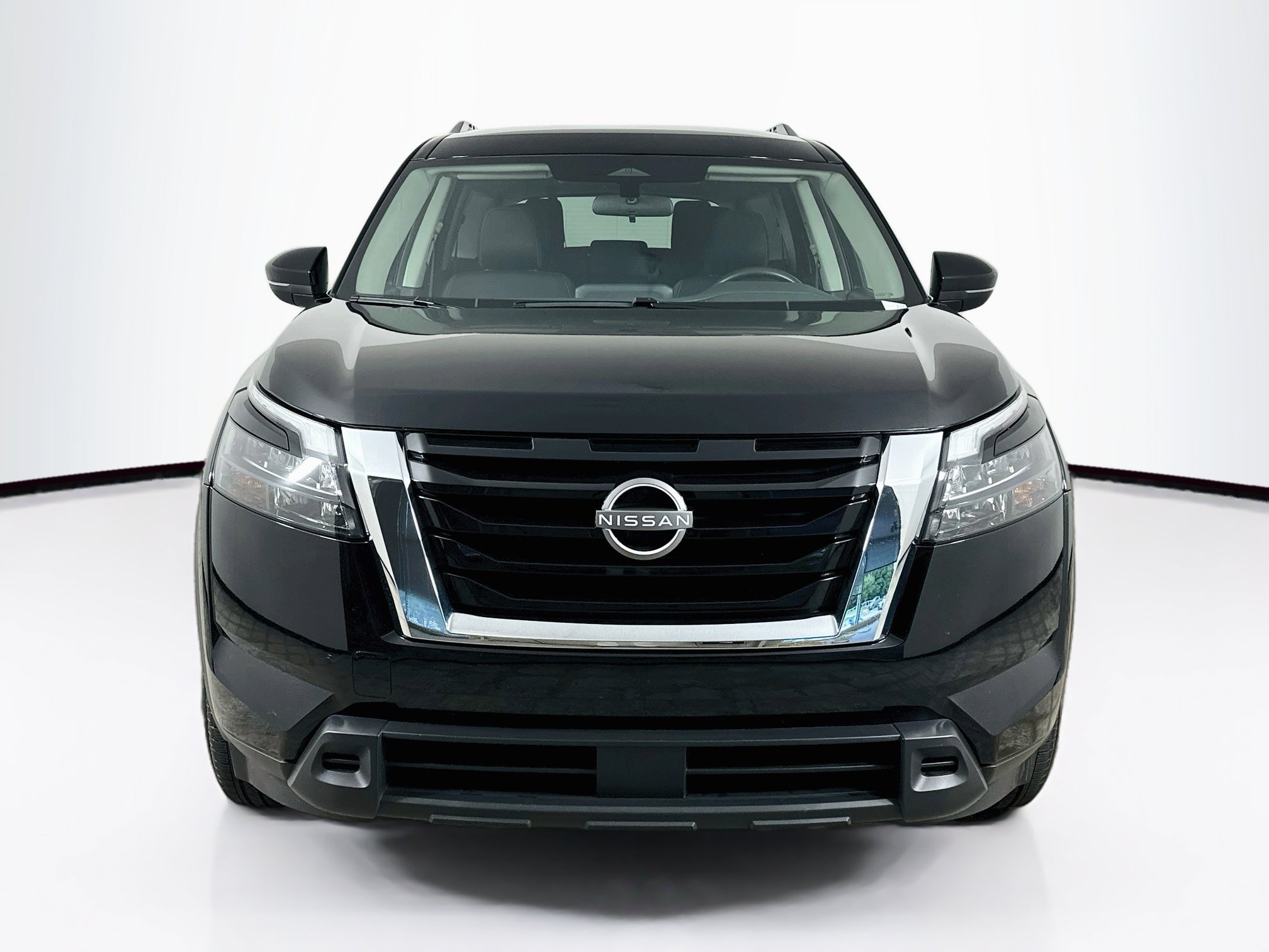 Used 2025 Nissan Pathfinder SV AWD/4WD image 2
