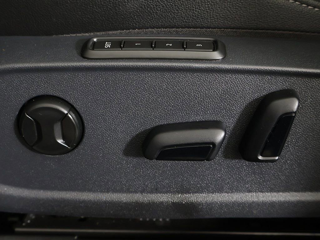 Used 2021 Volkswagen Jetta SEL Premium image 36