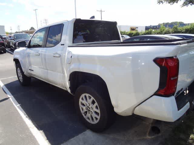 Used 2024 Toyota Tacoma SR5 AWD/4WD image 7