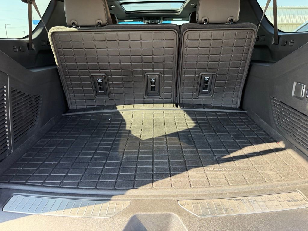 Used 2025 Chevrolet Suburban Premier image 34