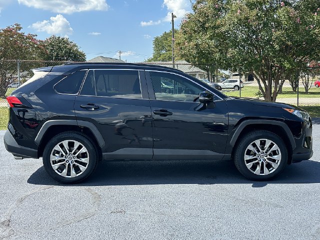 Used 2021 Toyota RAV4 XLE Premium FWD image 8