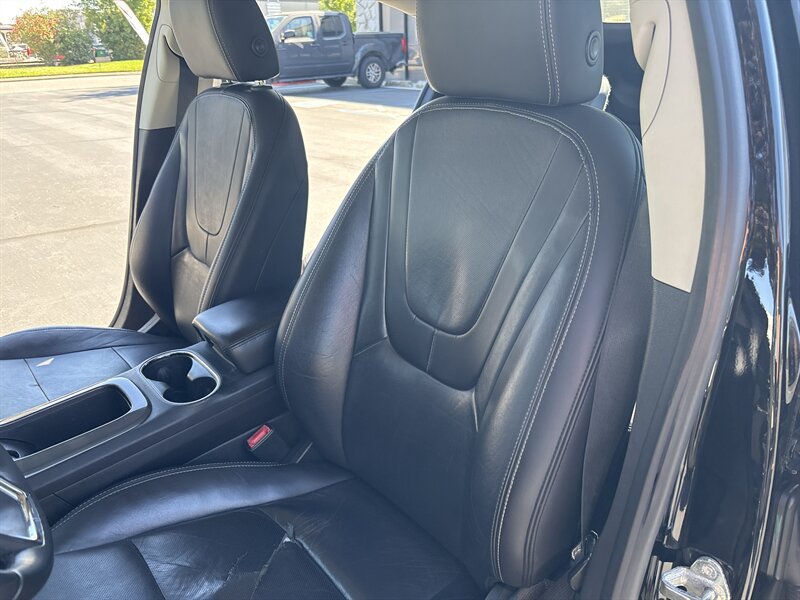 Used 2011 Chevrolet Volt Premium w/ Premium Trim Package FWD image 24