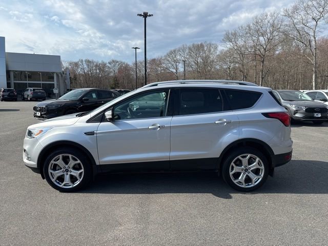 Used 2019 Ford Escape Titanium image 2