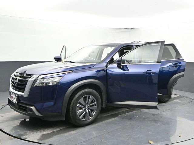 Used 2025 Nissan Pathfinder SV image 53