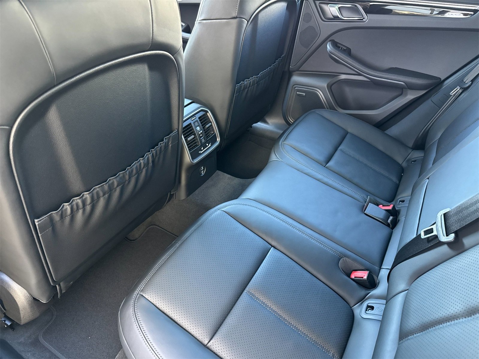 New 2026 Porsche Macan image 14