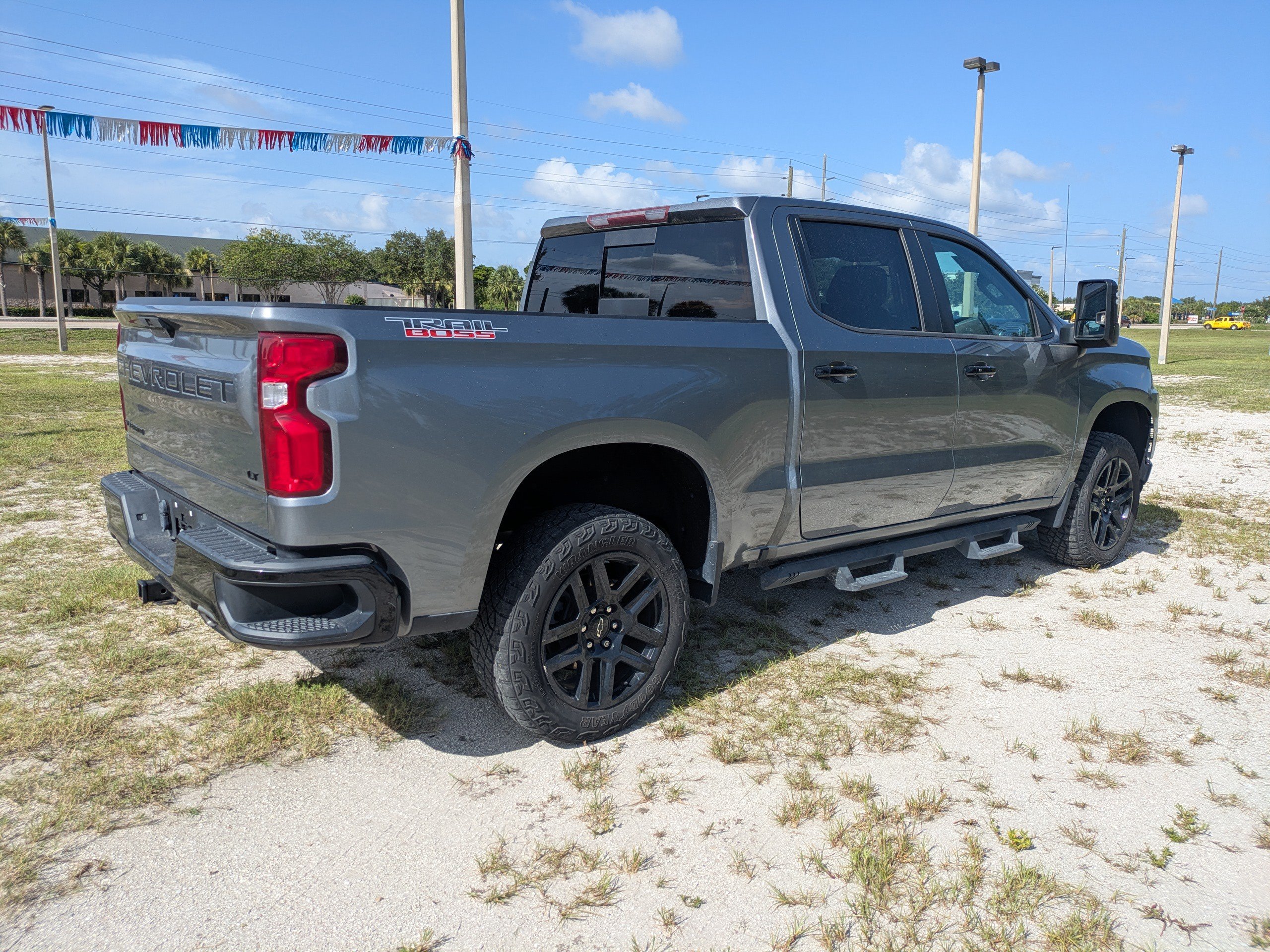 Used 2021 Chevrolet Silverado 1500 LT Trail Boss w/ Convenience Package II AWD/4WD image 4