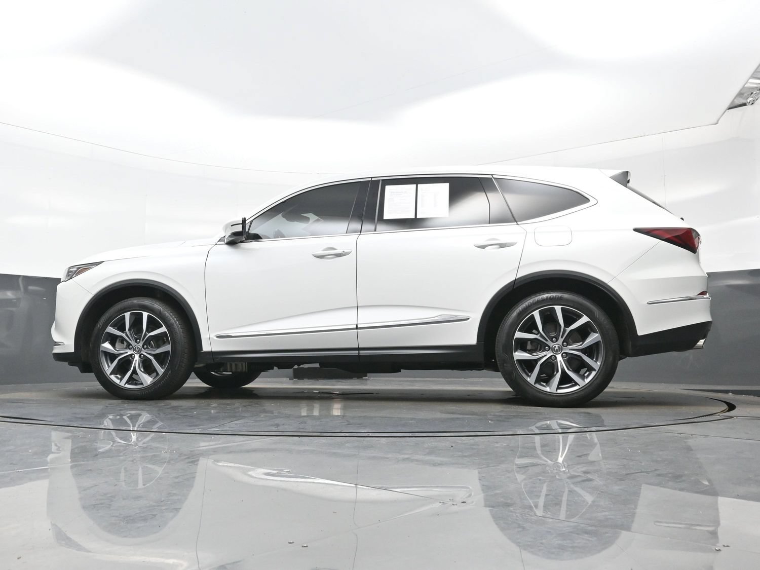 Used 2022 Acura MDX w/ Technology Package AWD/4WD image 32