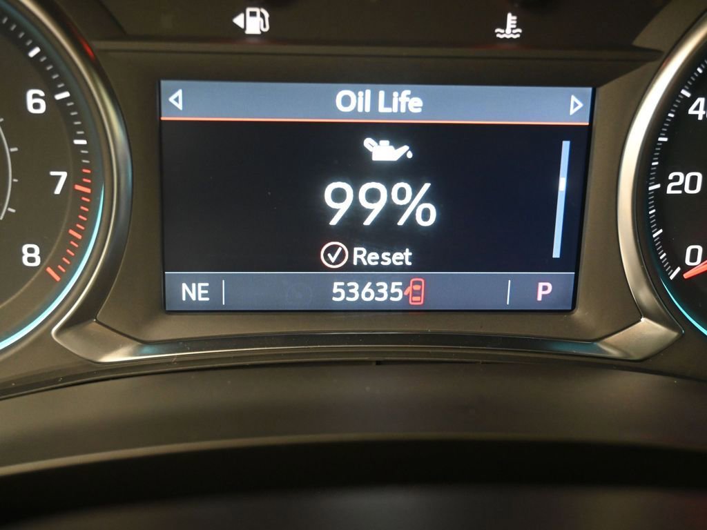 Used 2023 Chevrolet Traverse LT image 12