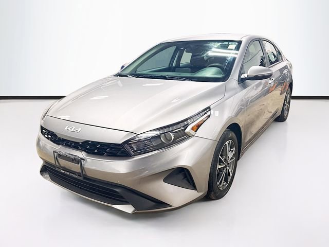 Used 2023 Kia Forte LXS w/ LXS Technology Package image 3