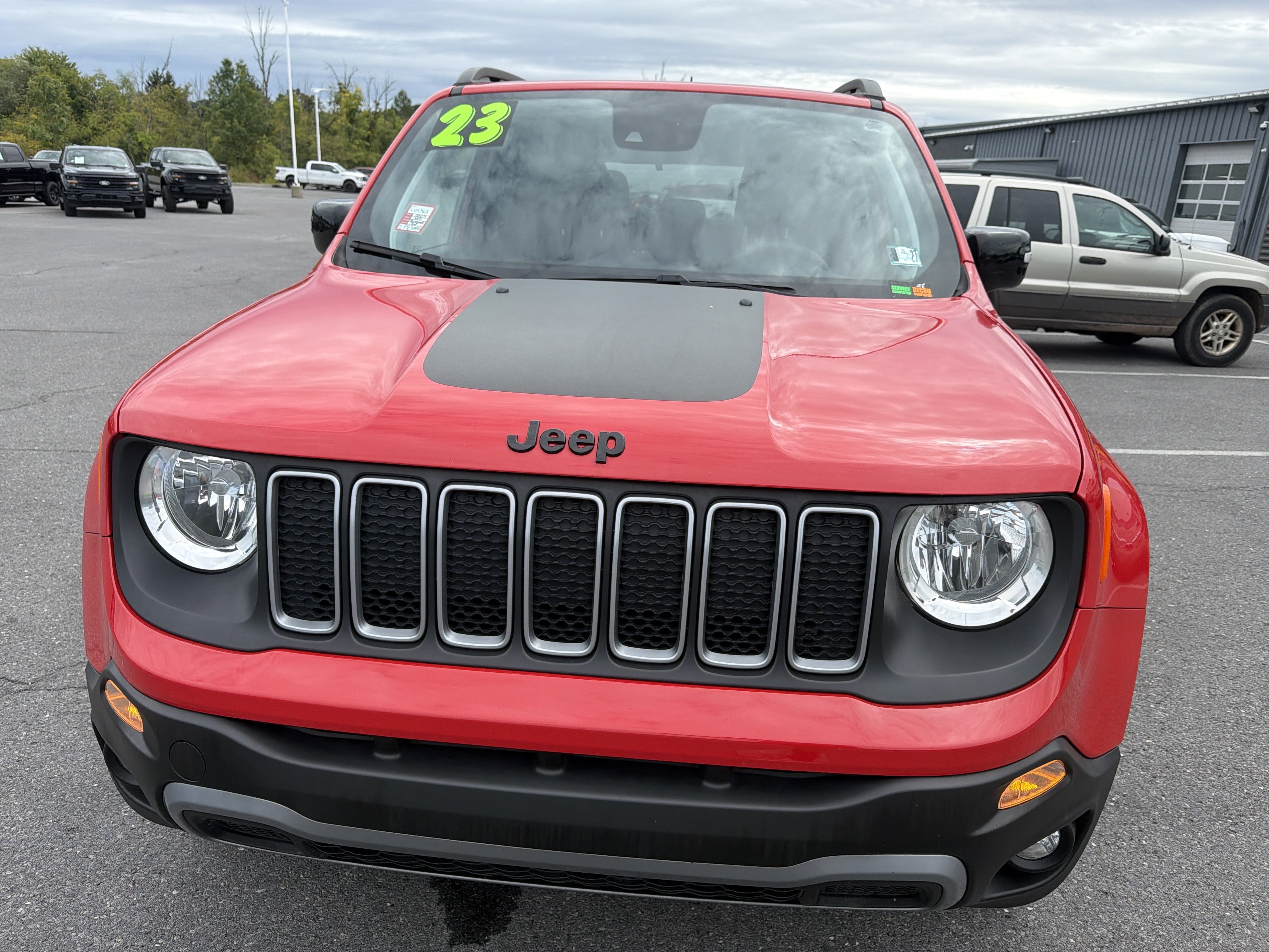 Used 2023 Jeep Renegade Latitude AWD/4WD image 9