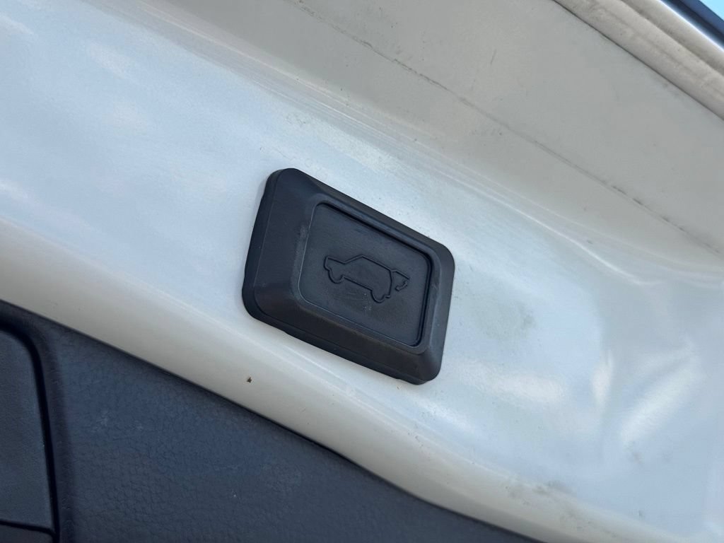 Used 2019 Toyota RAV4 XLE Premium FWD image 10