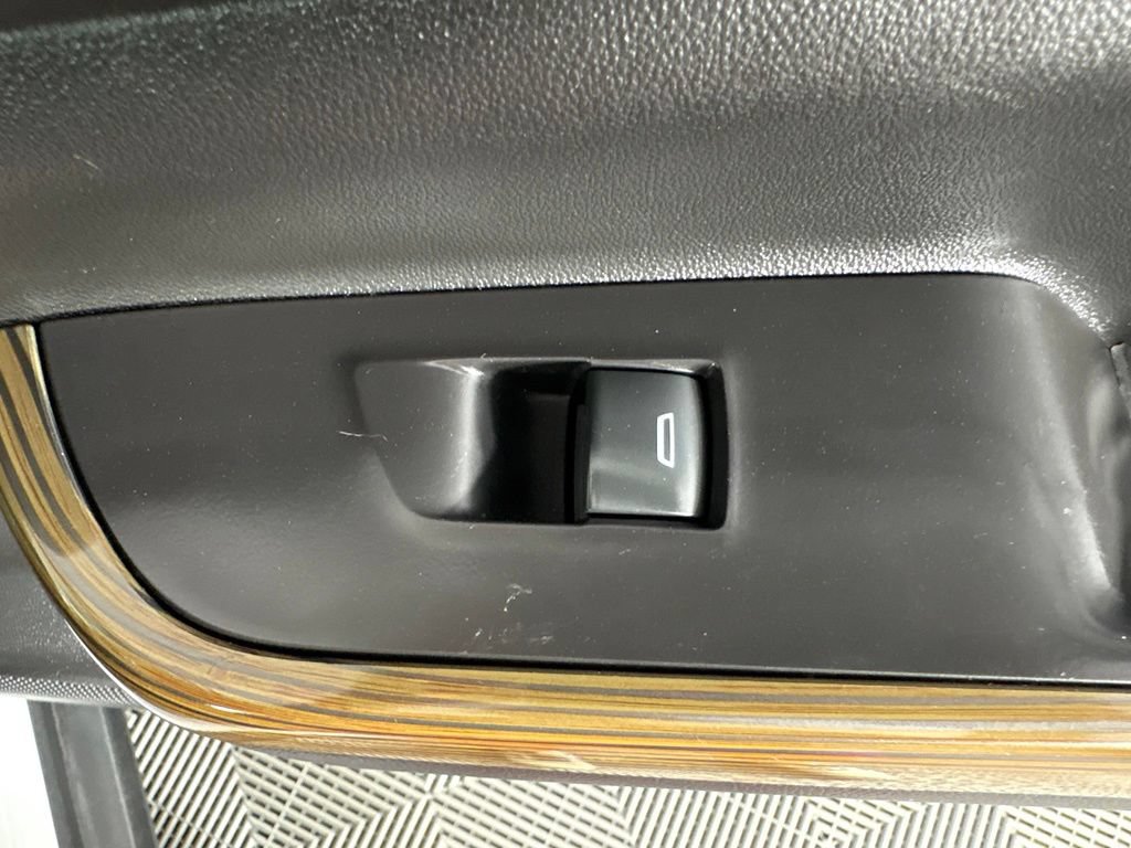 Used 2020 GMC Acadia SLE w/ Driver Convenience Package FWD image 40