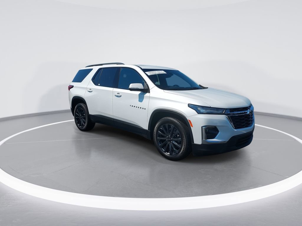 Used 2023 Chevrolet Traverse RS image 2