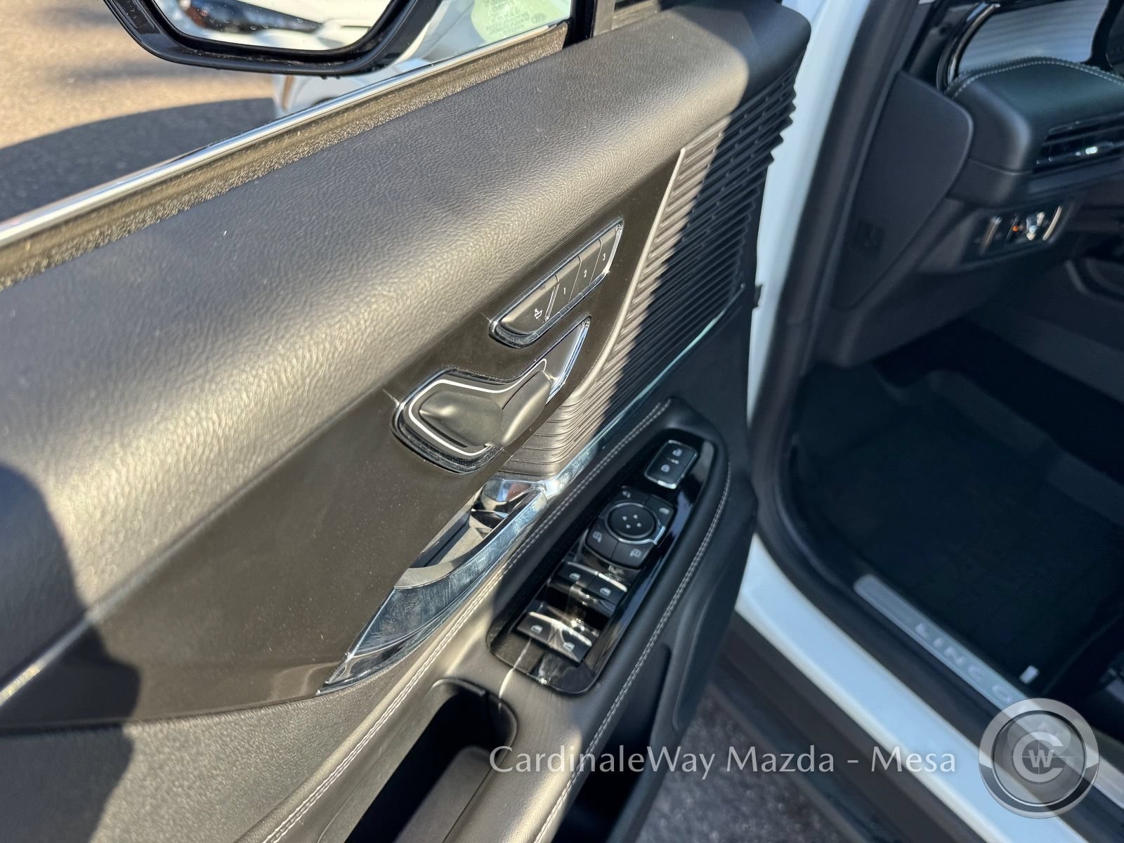 Used 2022 Lincoln Corsair AWD w/ Premium Package image 14