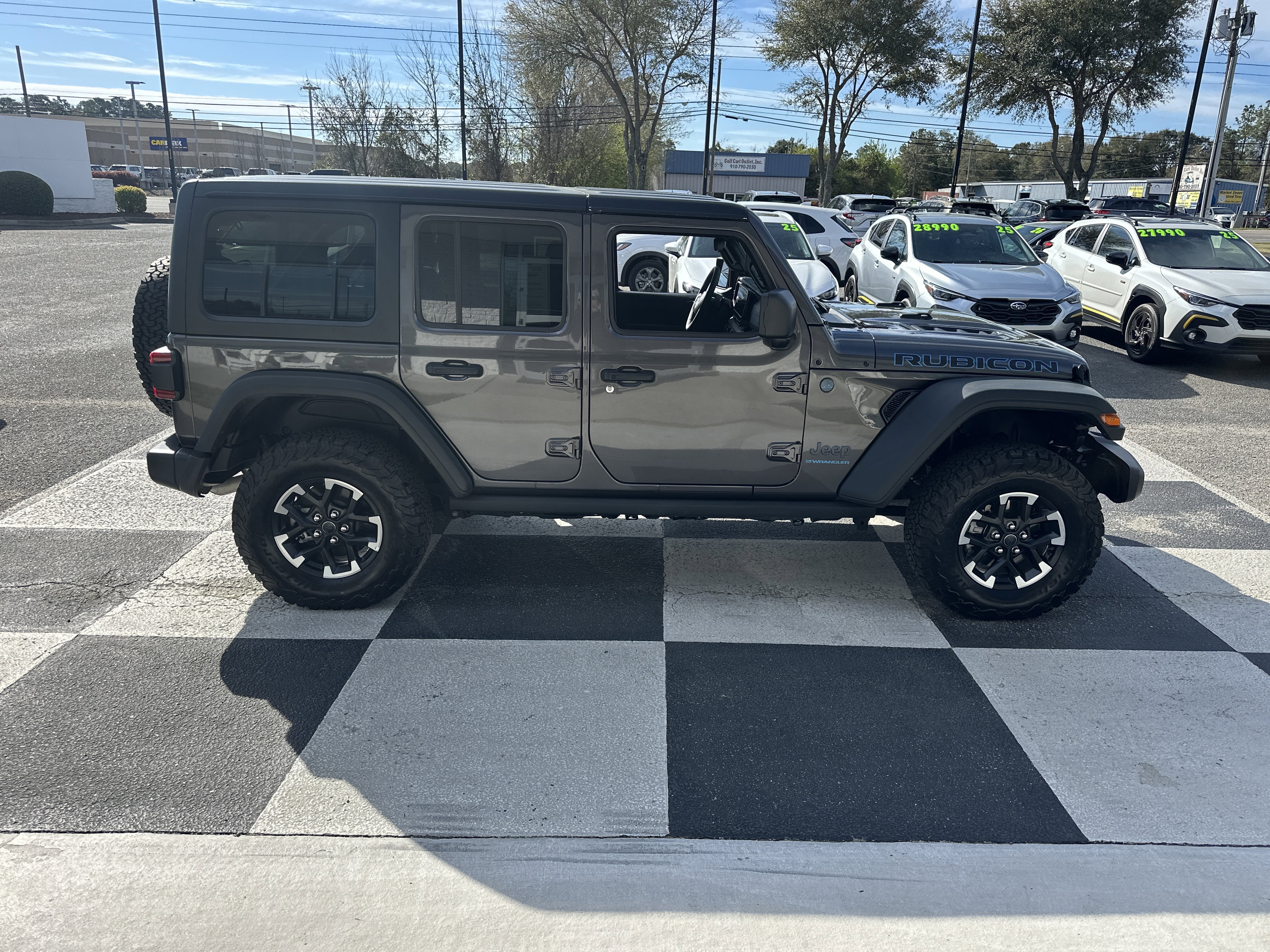 Used 2025 Jeep Wrangler Unlimited Rubicon 4xe w/ Convenience Group AWD/4WD image 3
