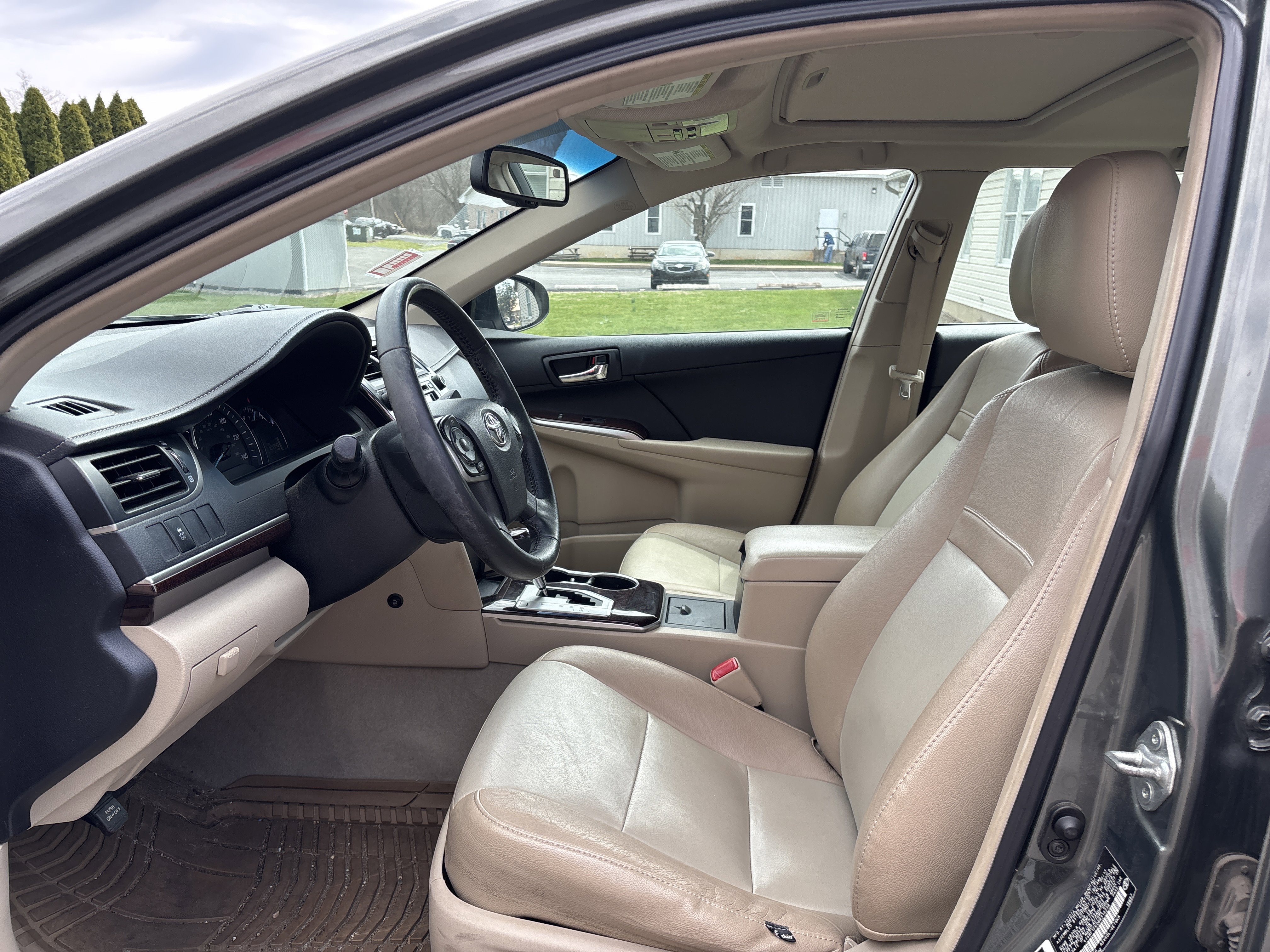 Used 2013 Toyota Camry XLE w/ Convenience Pkg image 12