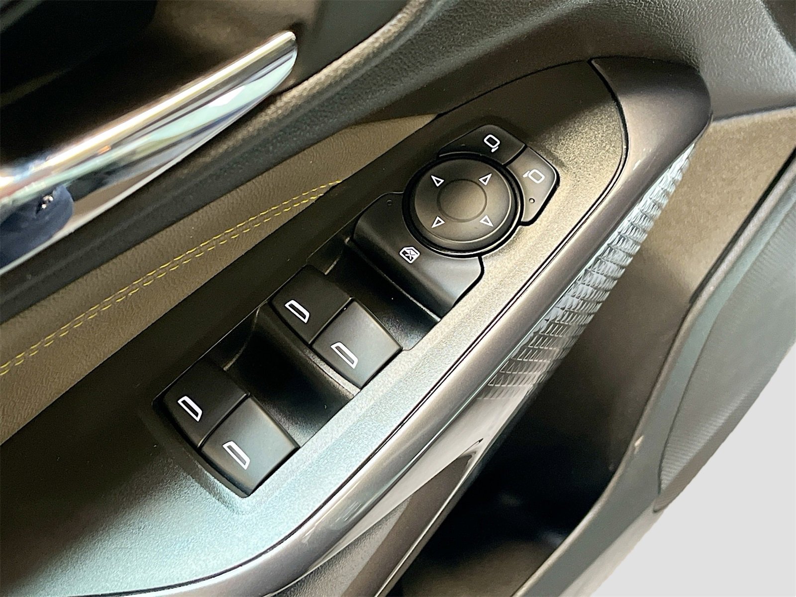 Used 2025 Chevrolet Trax ACTIV w/ Driver Confidence Package image 17