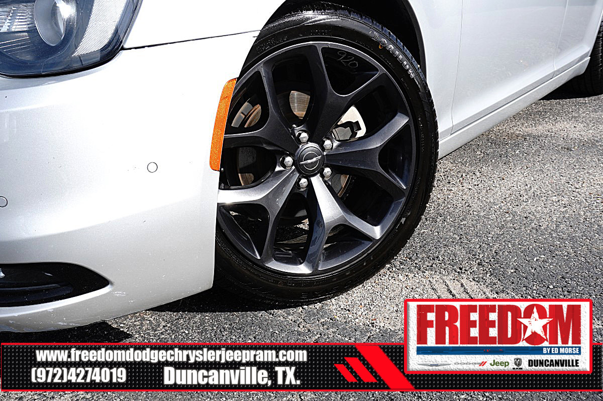 Used 2023 Chrysler 300 S RWD image 9