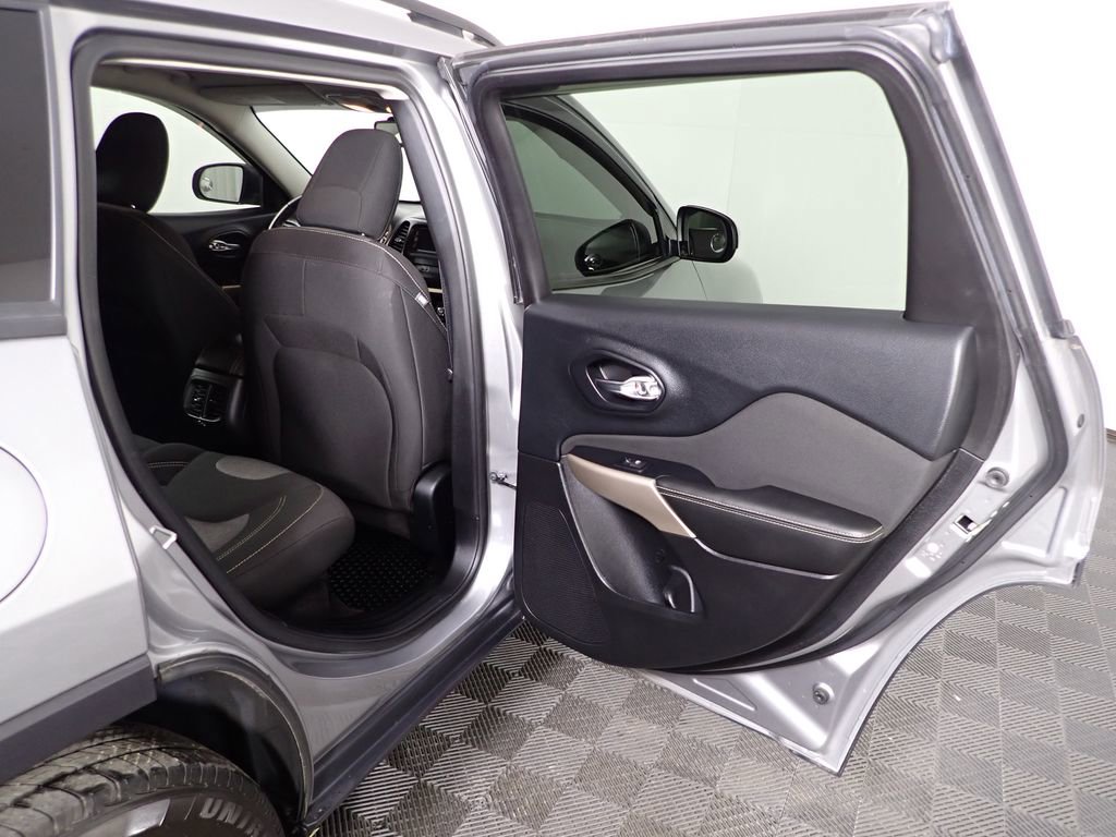 Used 2017 Jeep Cherokee Sport w/ Cold Weather Group image 37