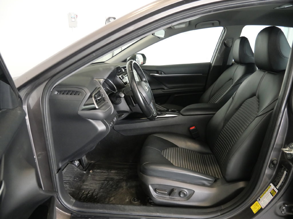 Used 2020 Toyota Camry SE FWD image 15